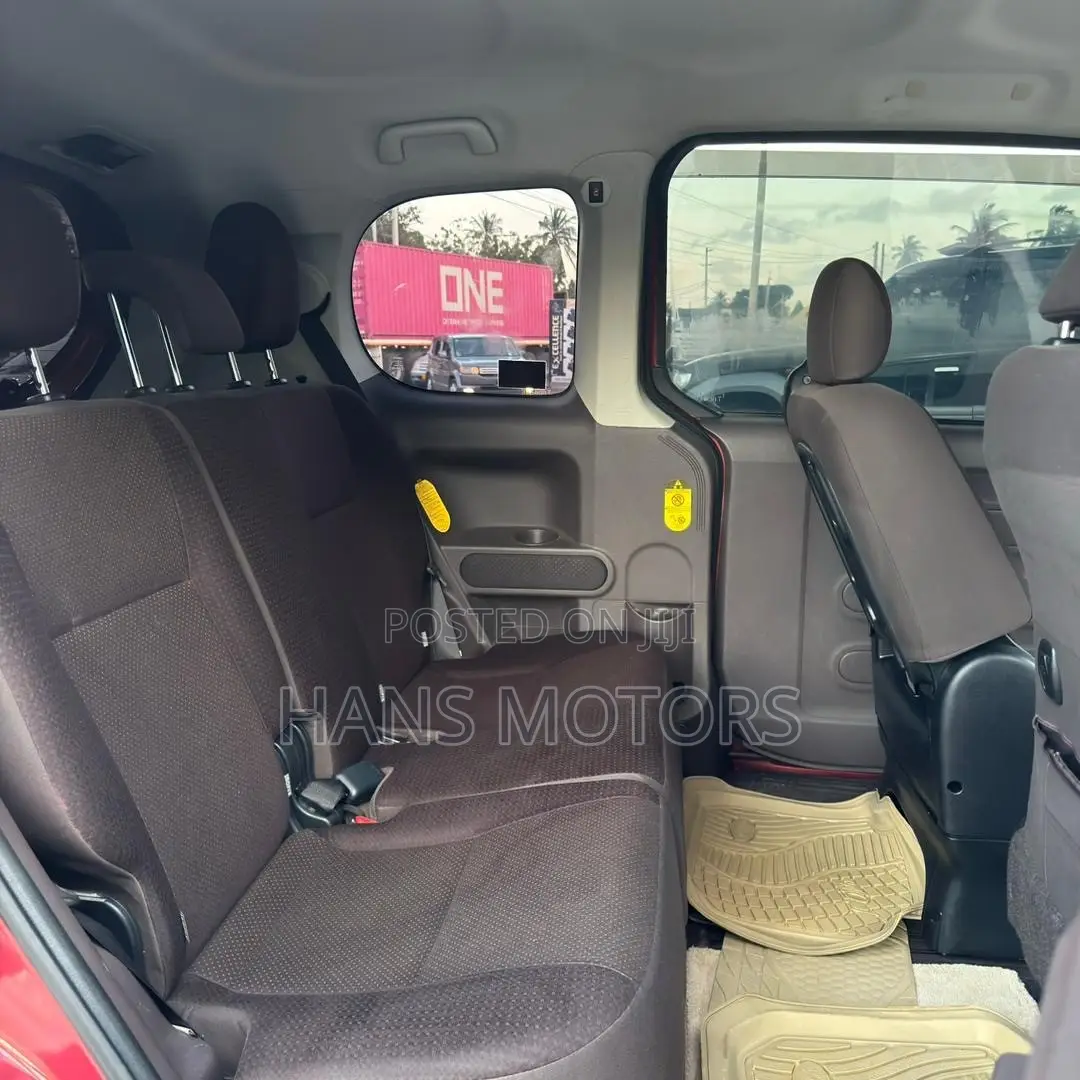 Toyota Spade 2013 Burgundy