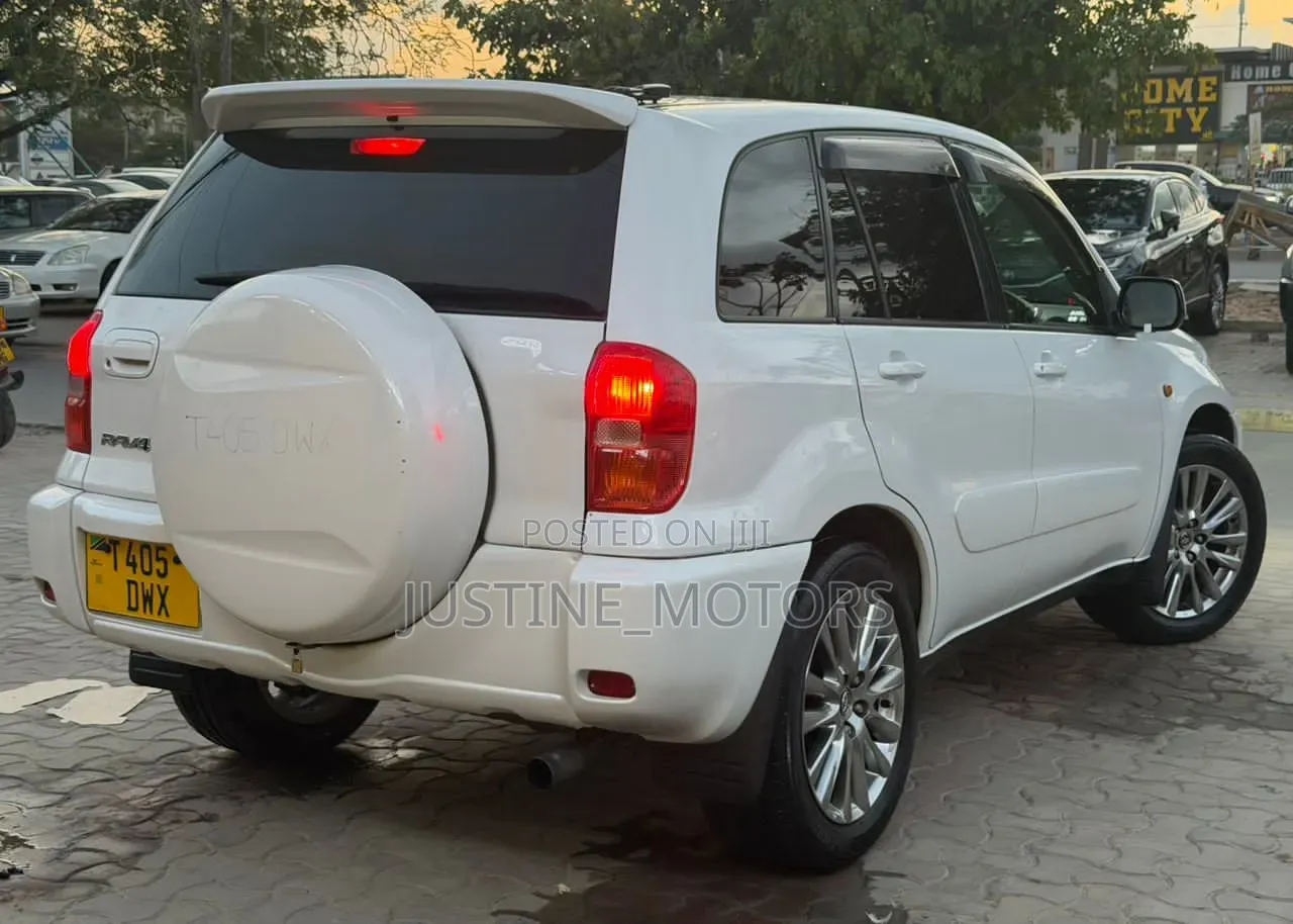 Toyota RAV4 2001 White