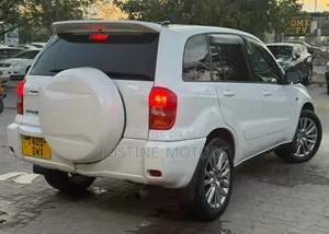 Toyota RAV4 2001 White