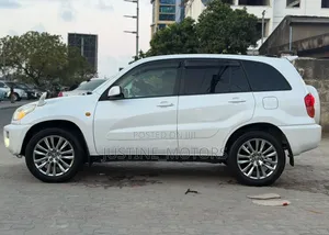 Toyota RAV4 2001 White