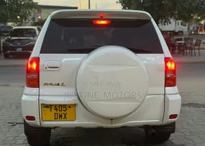 Toyota RAV4 2001 White