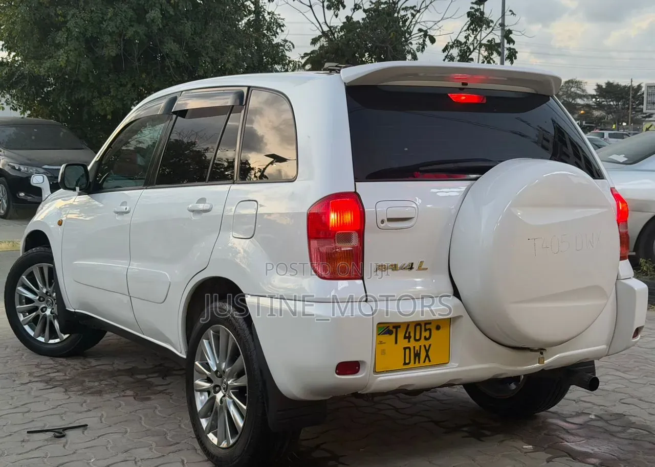 Toyota RAV4 2001 White