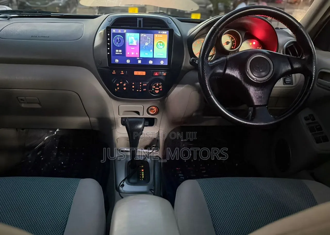 Toyota RAV4 2001 White