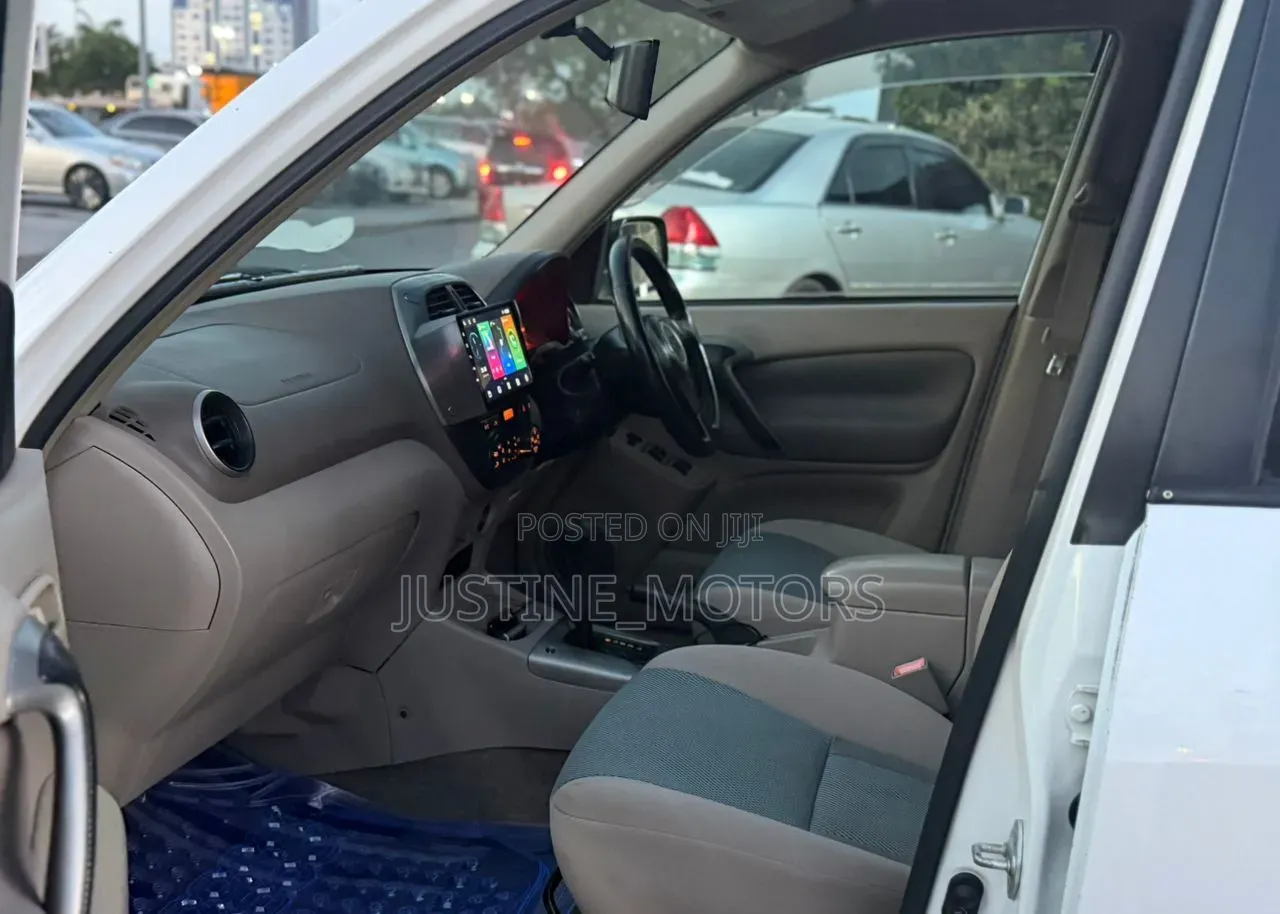 Toyota RAV4 2001 White