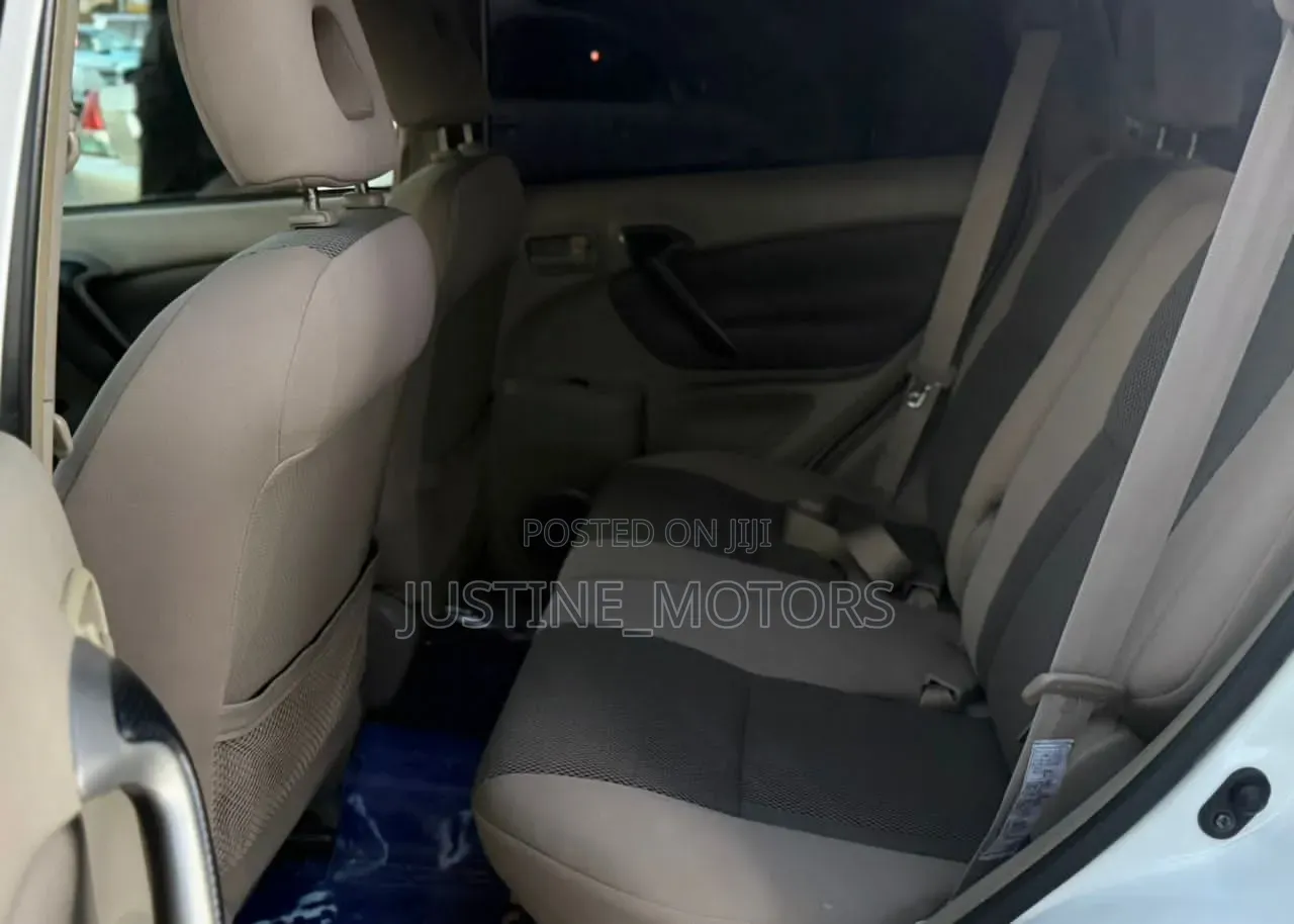 Toyota RAV4 2001 White