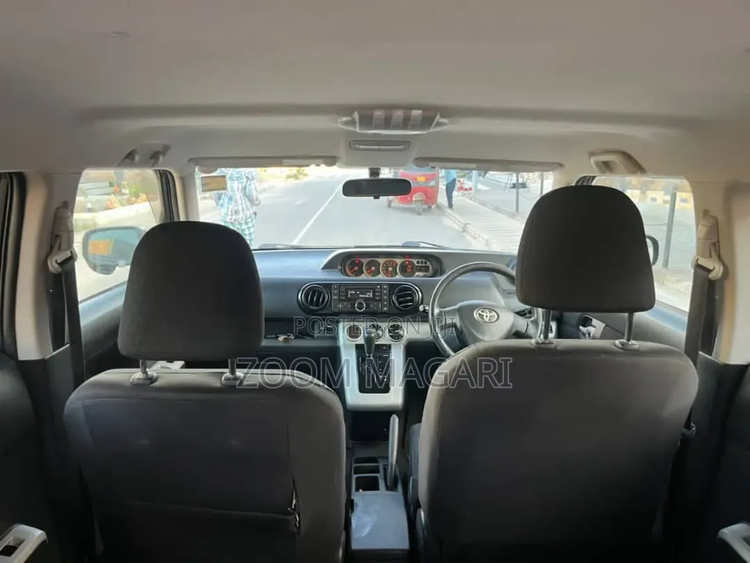 Toyota Corolla Rumion 2008 Black