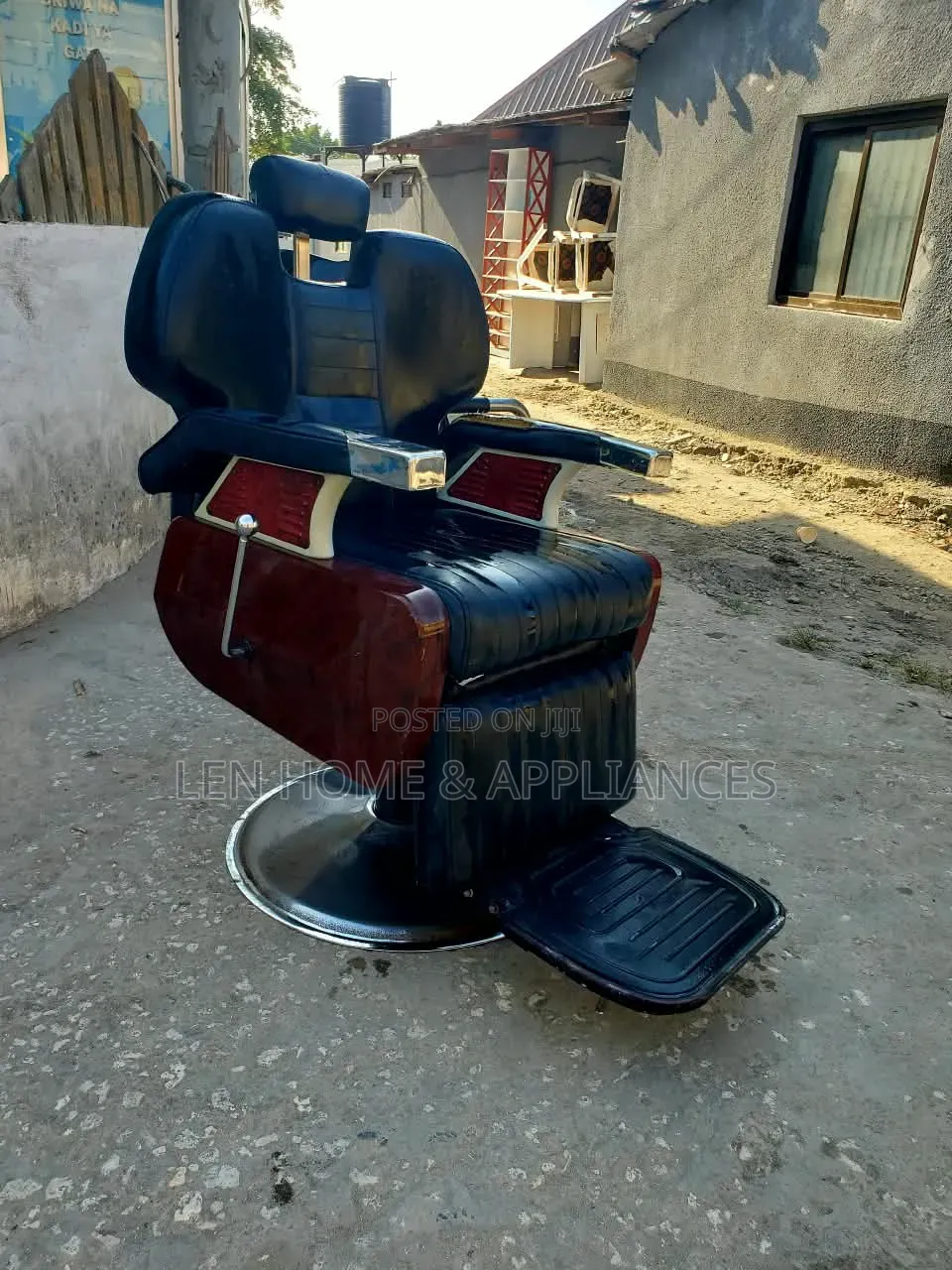 Kiti Cha Saloon