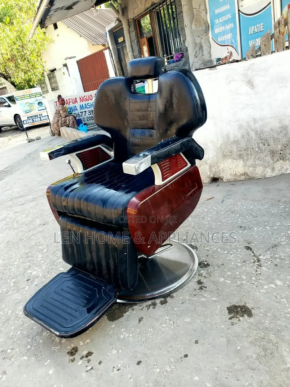 Kiti Cha Saloon