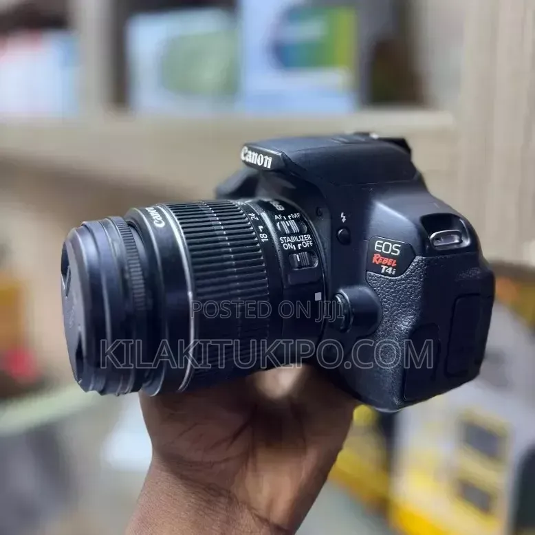 Canon 600D Rebet T4i
Lens 18-55mm
Battery 2