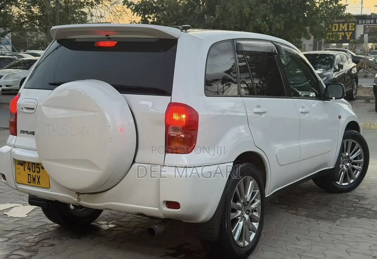 Toyota RAV4 Automatic 2000 White
