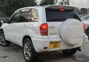 Toyota RAV4 Automatic 2000 White