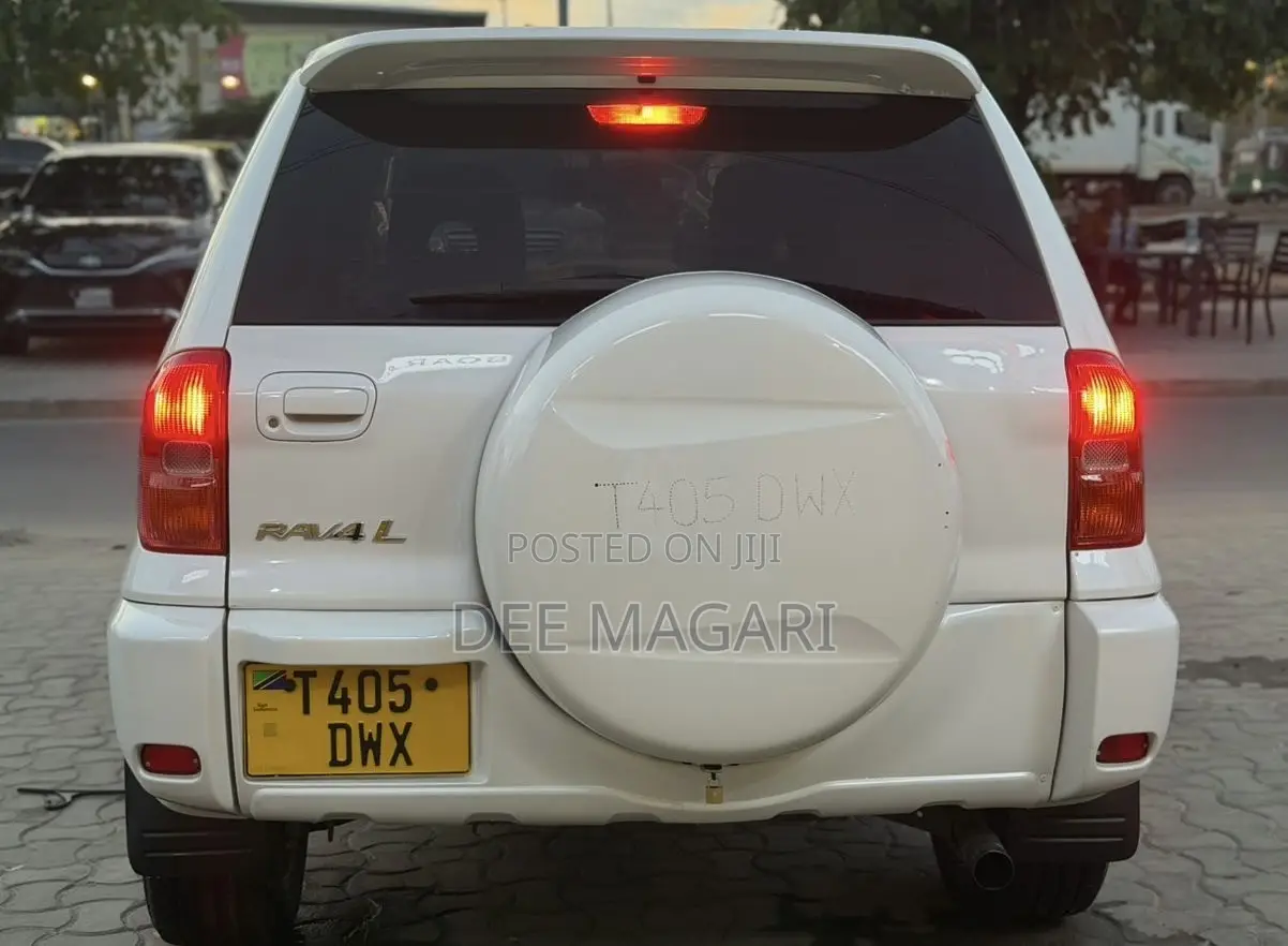 Toyota RAV4 Automatic 2000 White