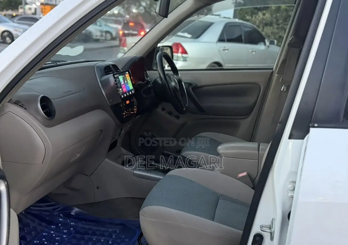 Toyota RAV4 Automatic 2000 White