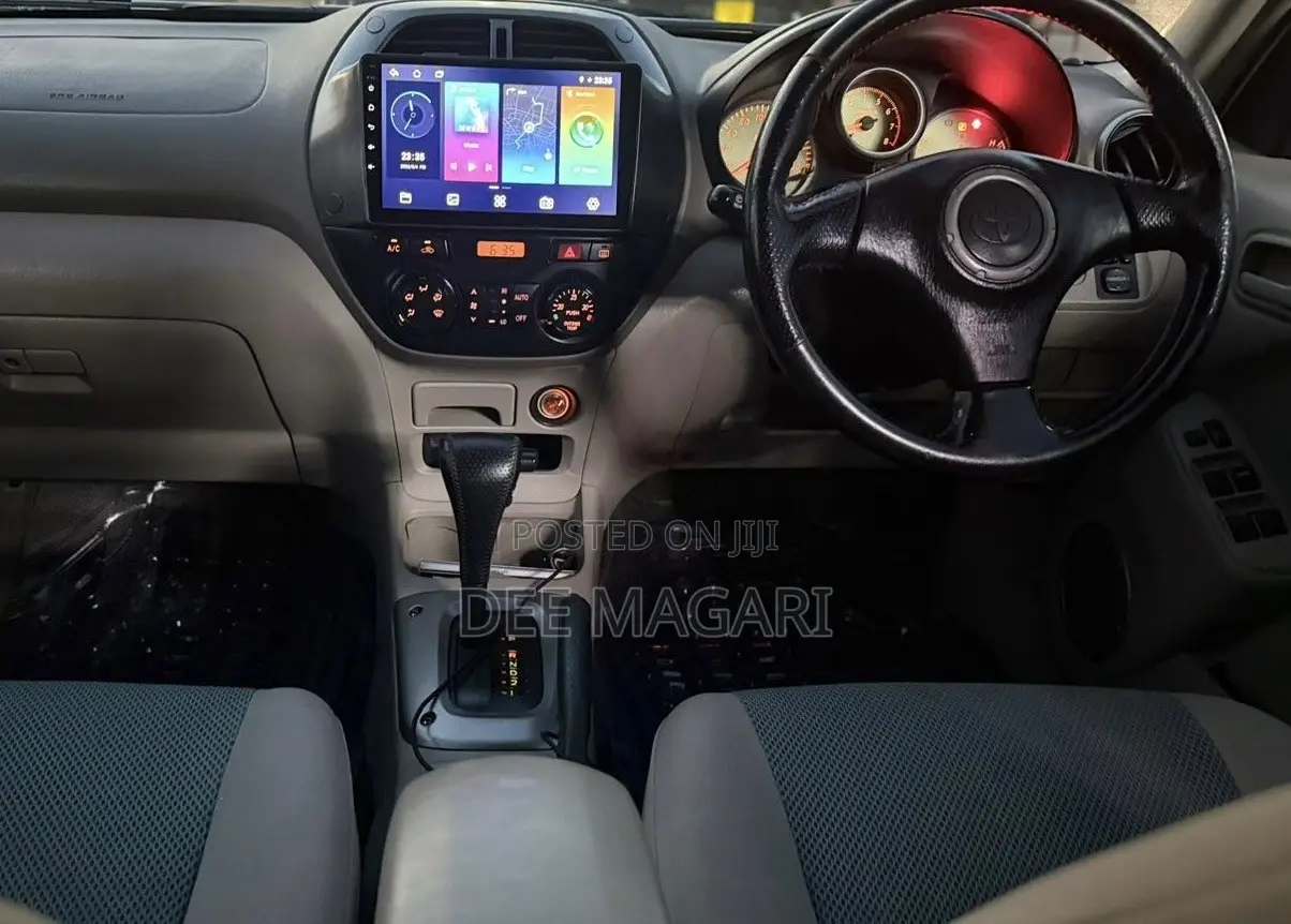 Toyota RAV4 Automatic 2000 White