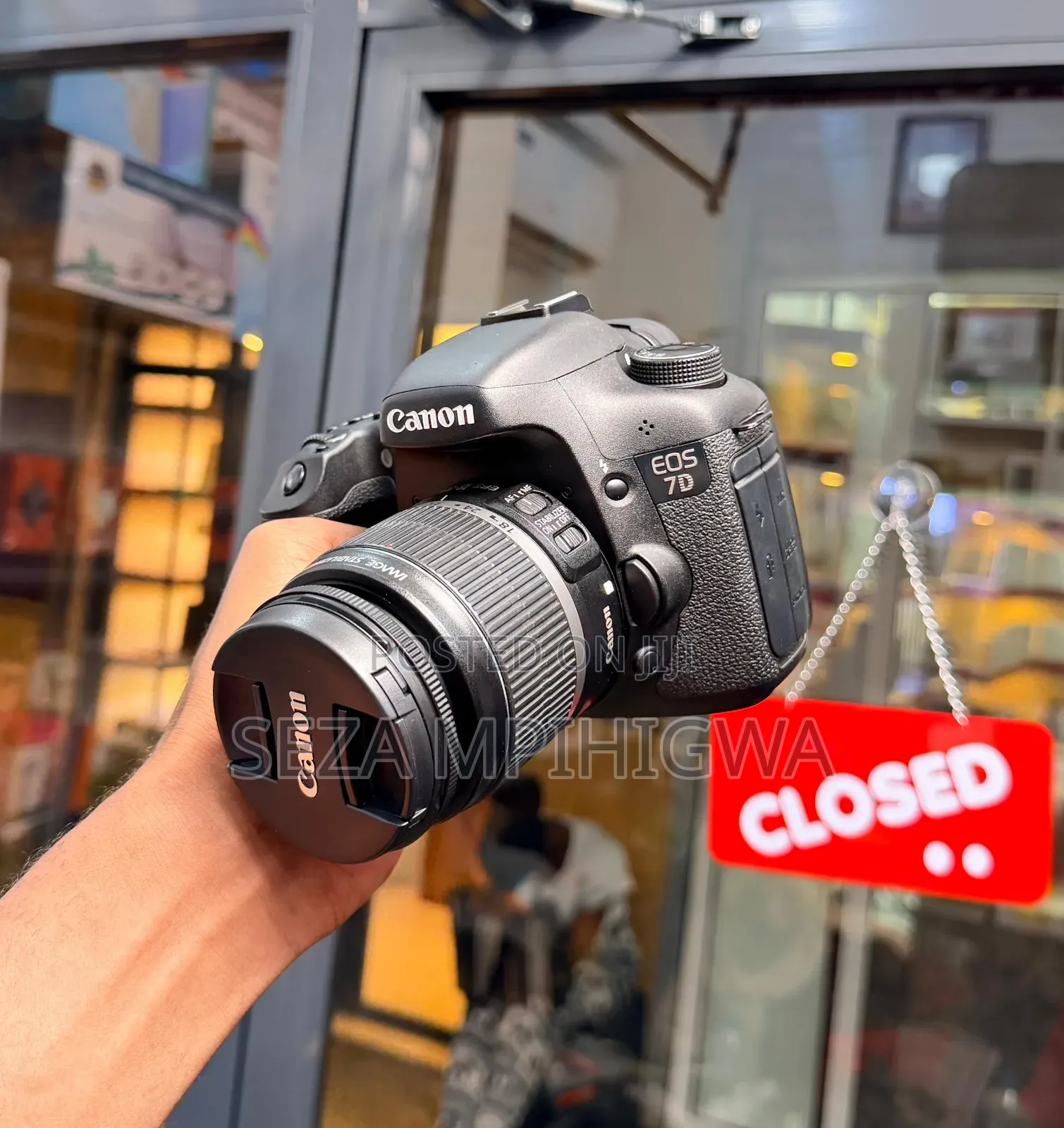 Canon EOS 550D DSLR Camera + 18-55mm IS Lens
