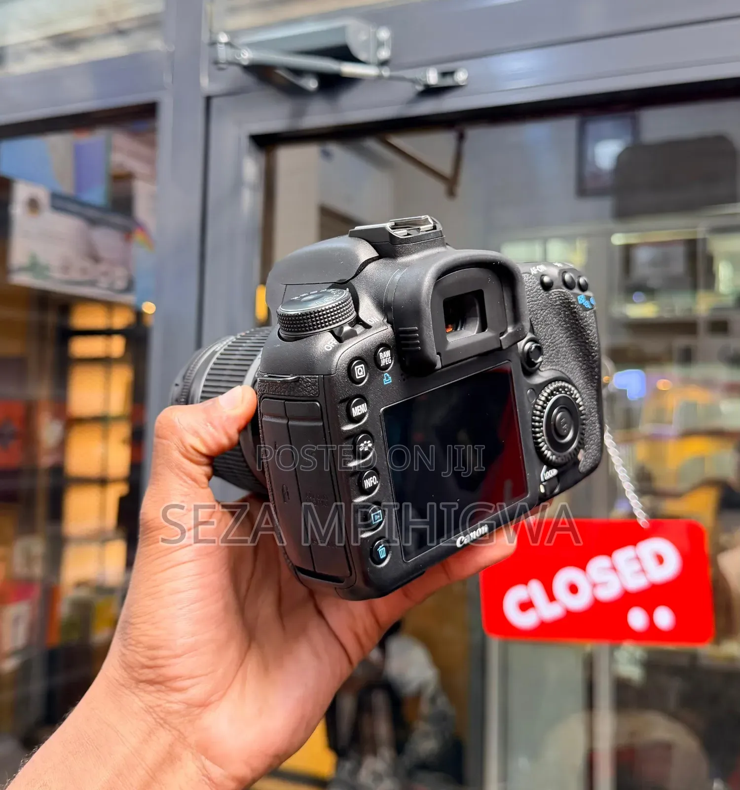 Canon EOS 550D DSLR Camera + 18-55mm IS Lens