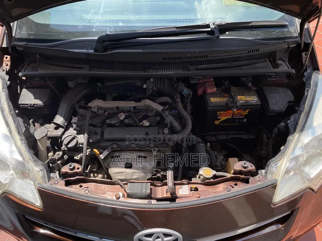 Toyota Ractis 1.3 FWD 2011 Brown