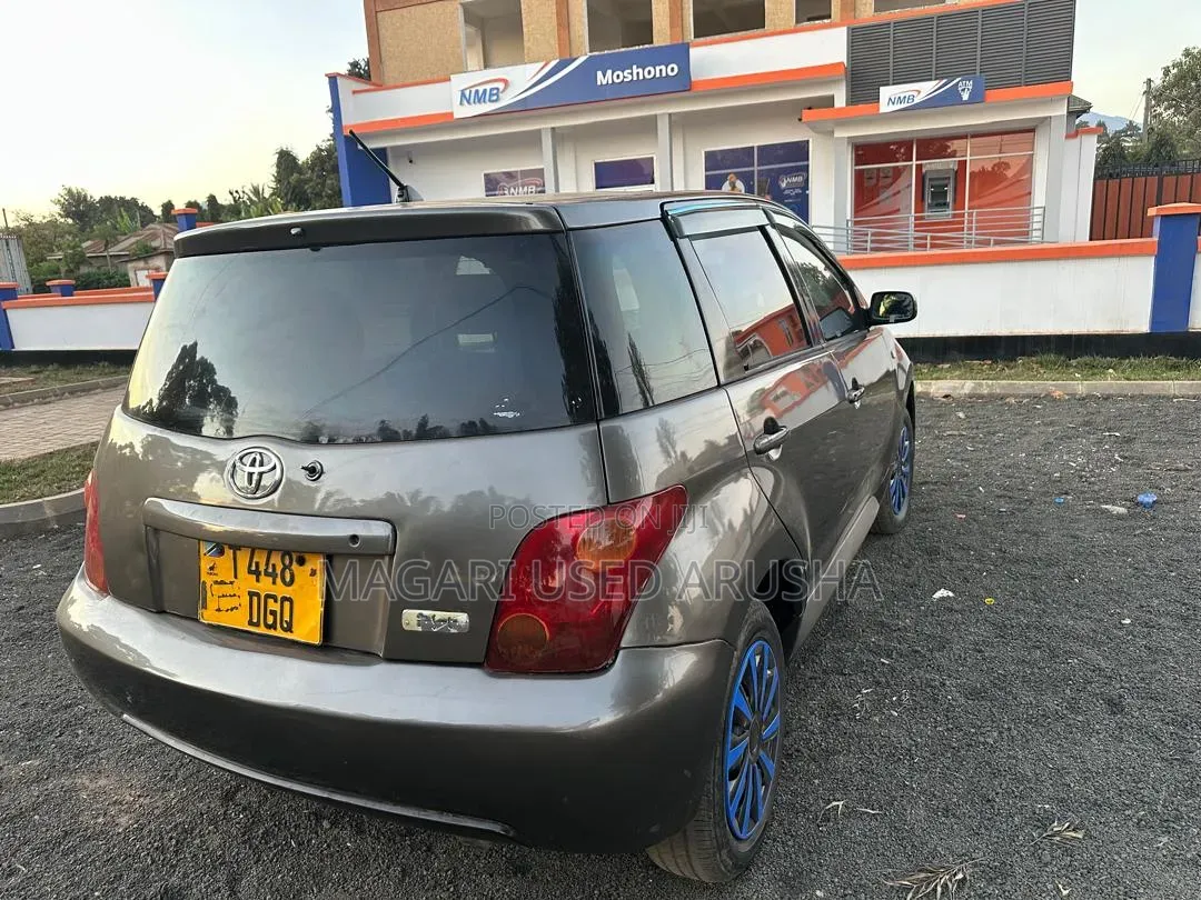 Toyota IST 2004 Gray