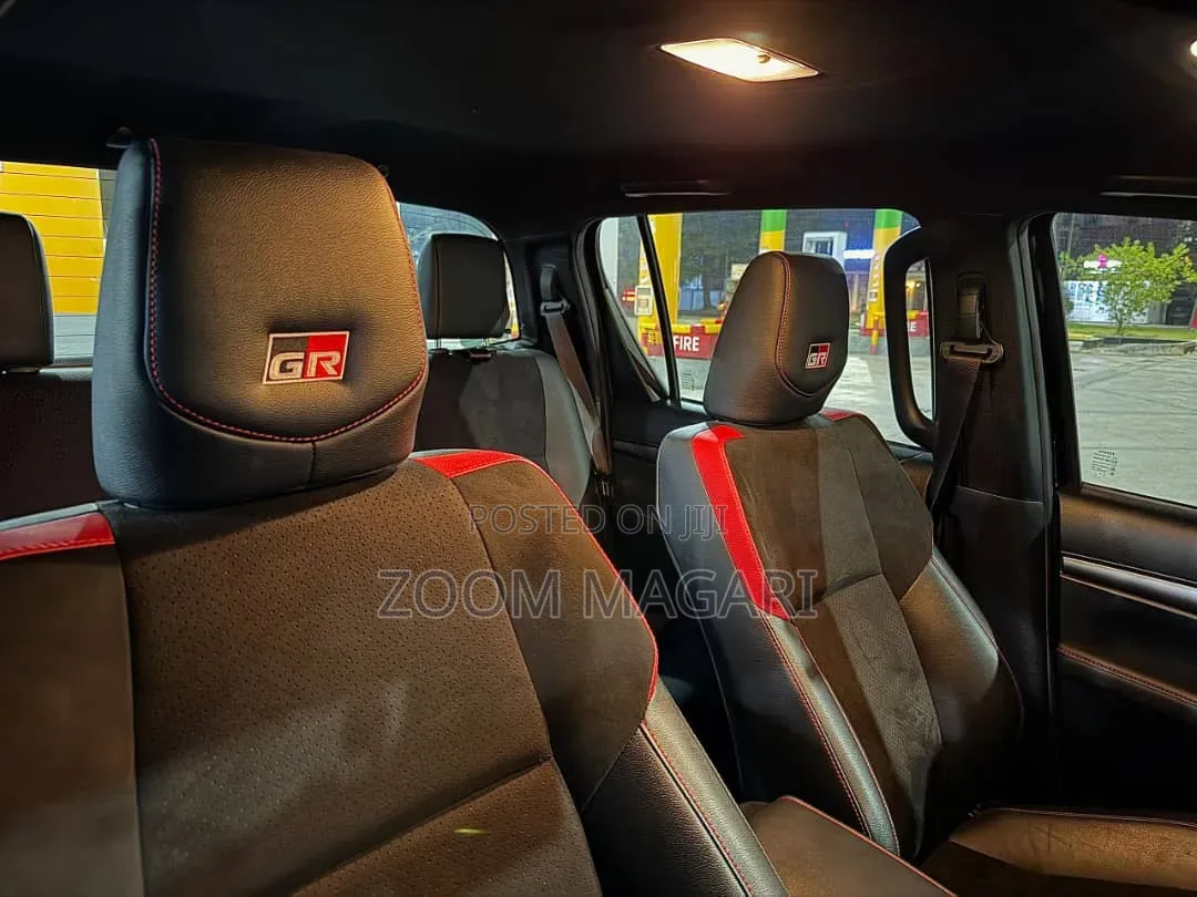 Toyota Hilux 2023 Black