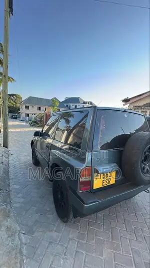 Suzuki Escudo 2001 Gray
