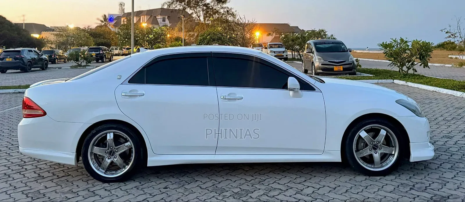 Toyota Crown 2009 White