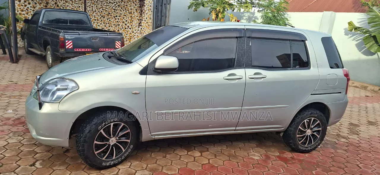 Toyota Raum 2007 Silver