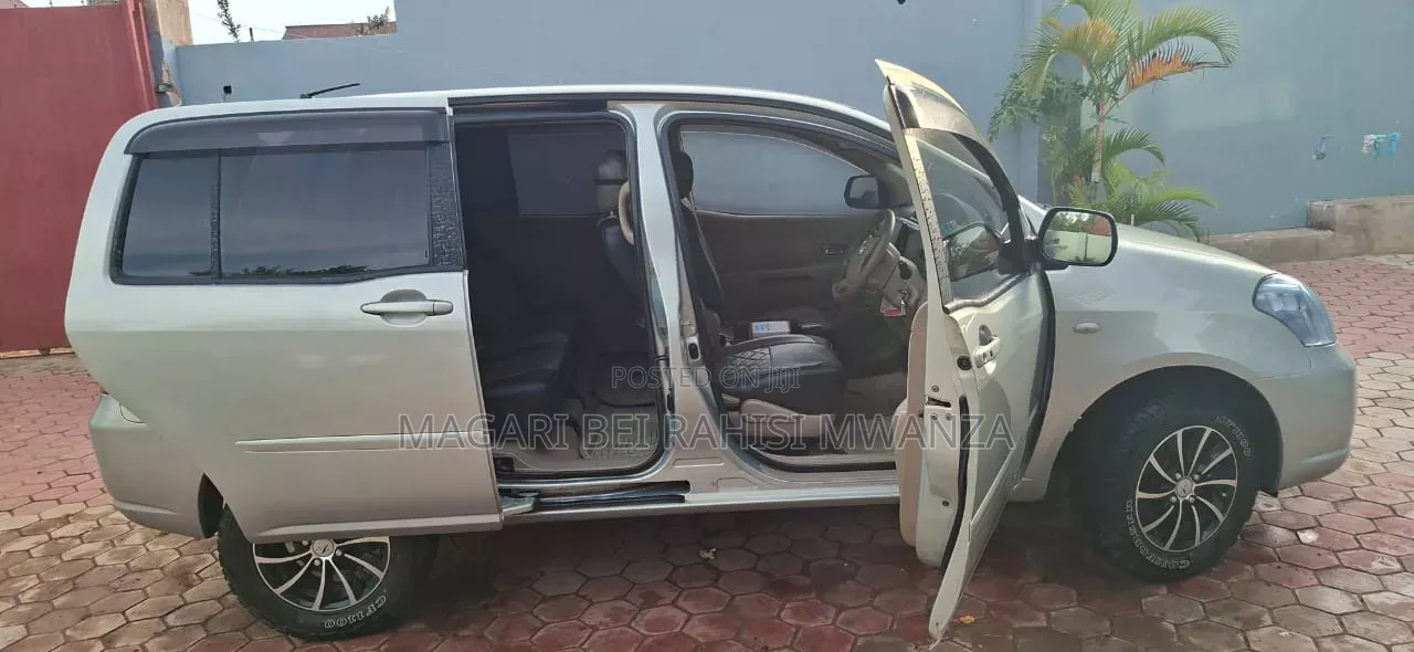 Toyota Raum 2007 Silver
