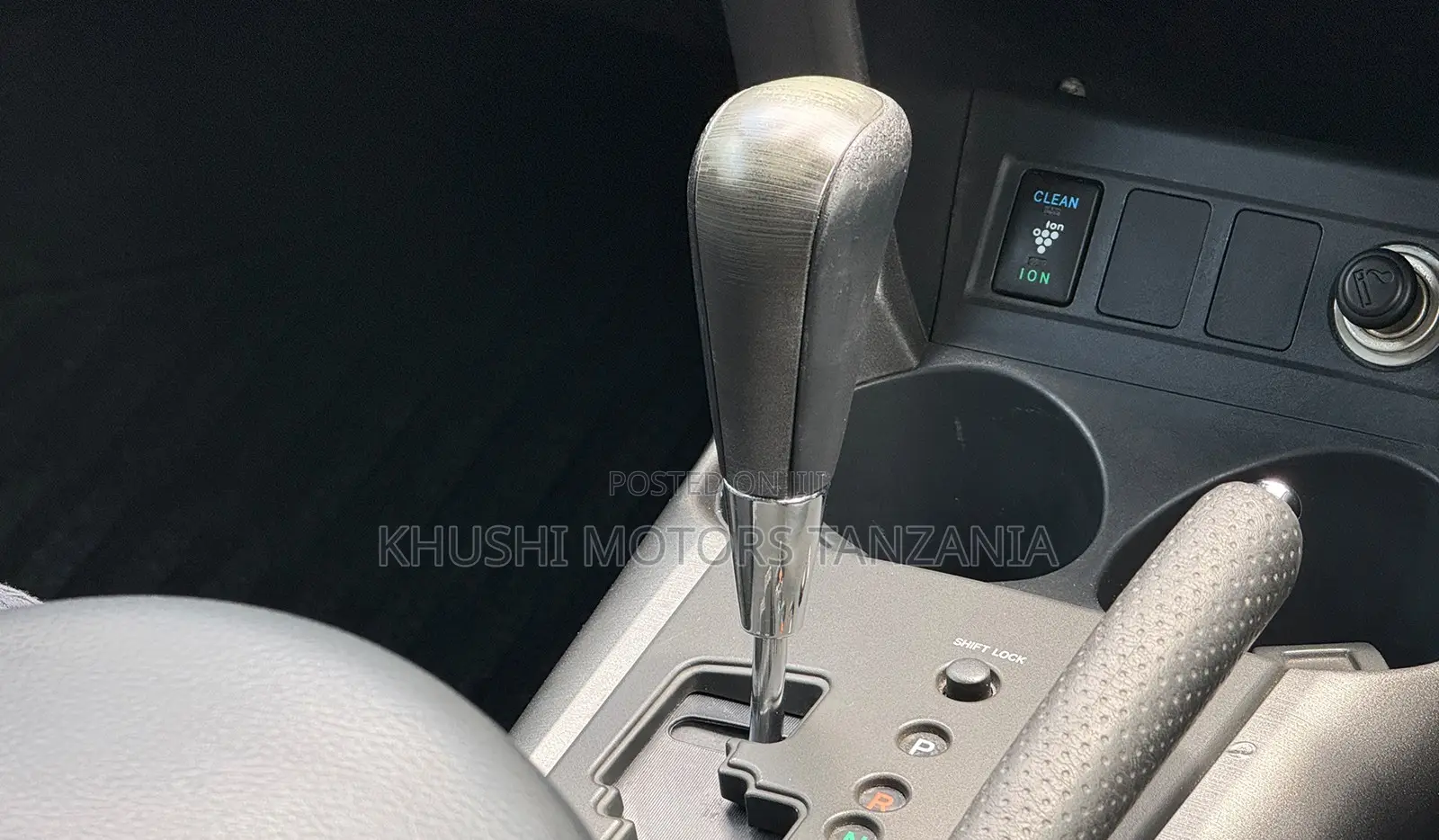 Toyota Vanguard 2008 White
