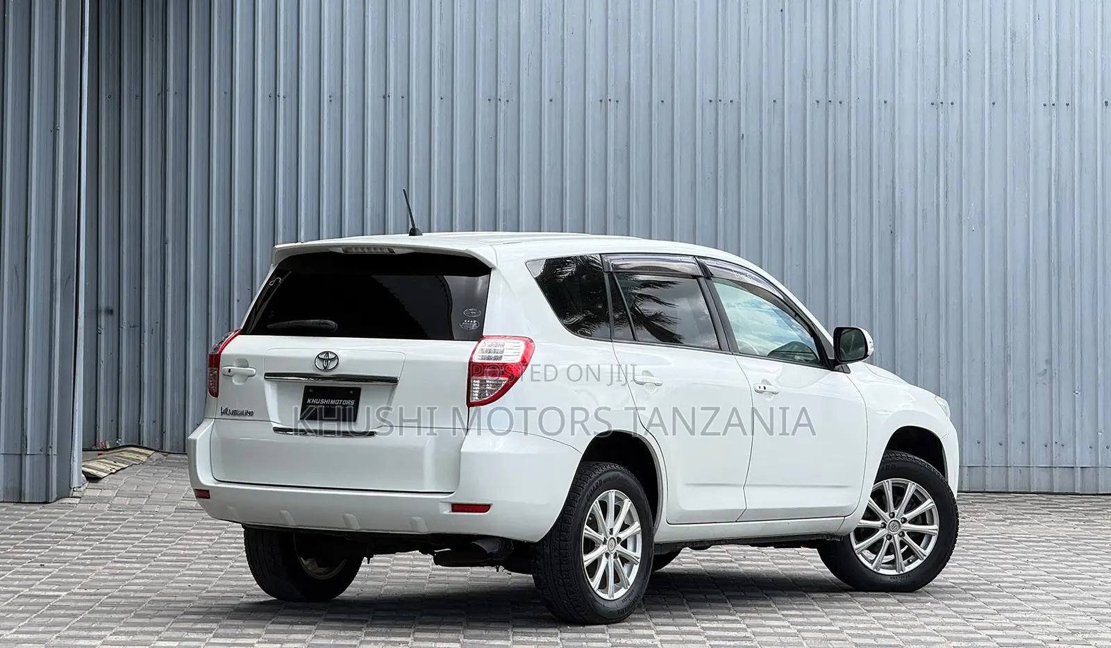 Toyota Vanguard 2008 White