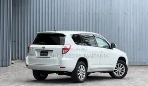 Toyota Vanguard 2008 White