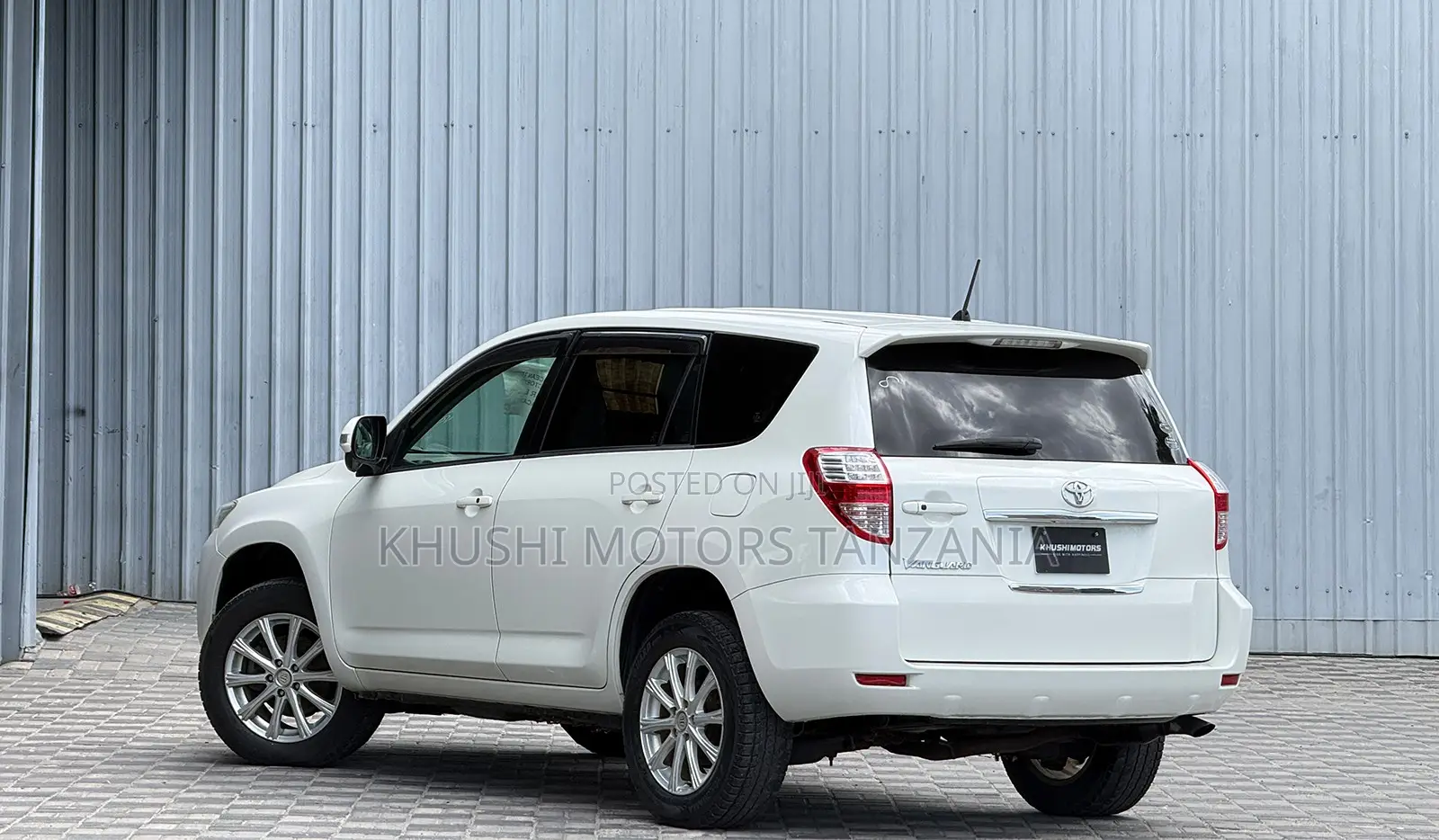 Toyota Vanguard 2008 White