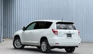 Toyota Vanguard 2008 White