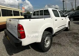 Toyota Hilux 2.5 D-4D 4X4 SRX 2009 White