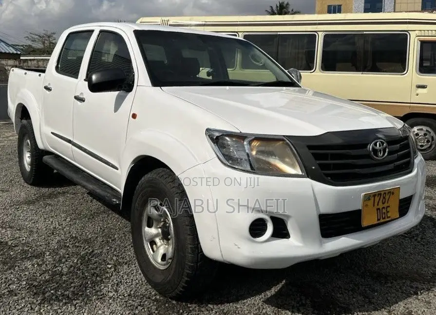 Toyota Hilux 2.5 D-4D 4X4 SRX 2009 White