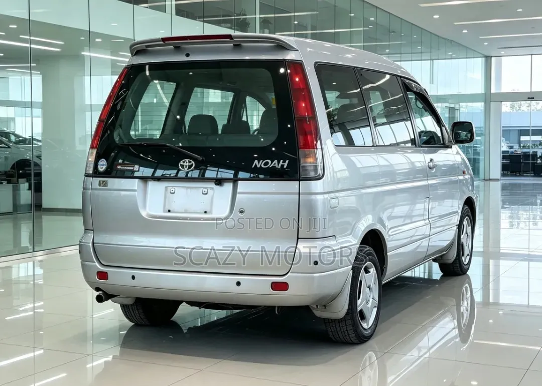 Toyota Noah 2001 Silver