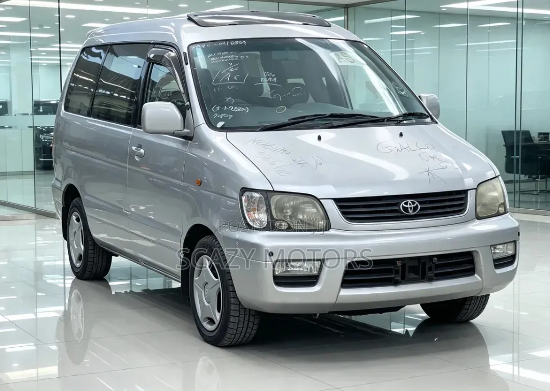 Toyota Noah 2001 Silver