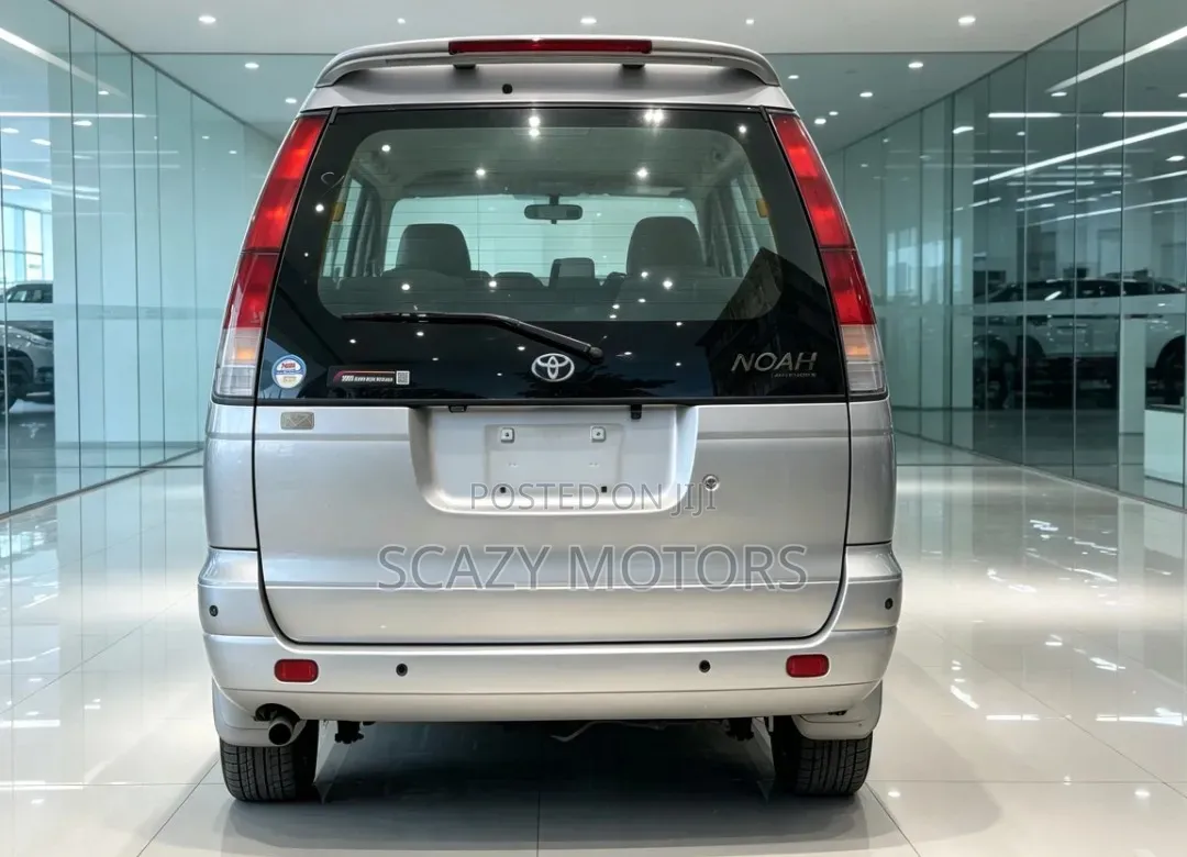 Toyota Noah 2001 Silver