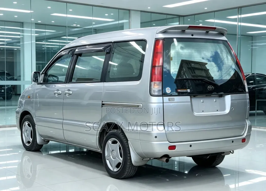Toyota Noah 2001 Silver