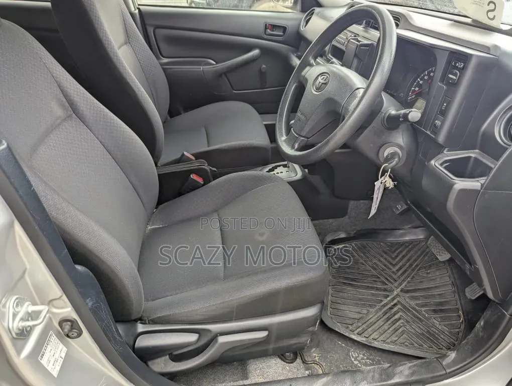 Toyota Succeed 2015 Silver