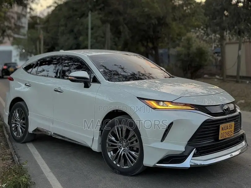 Toyota Harrier 2.0 2021 White