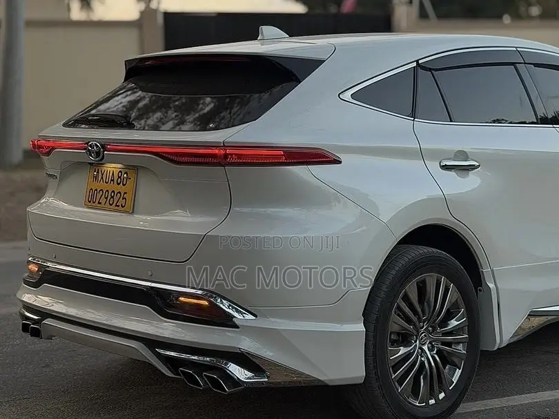 Toyota Harrier 2.0 2021 White