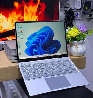 New Laptop Microsoft Surface Go 8GB Intel Core i5 SSD 256GB