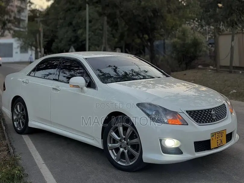 Toyota Crown 2009 White