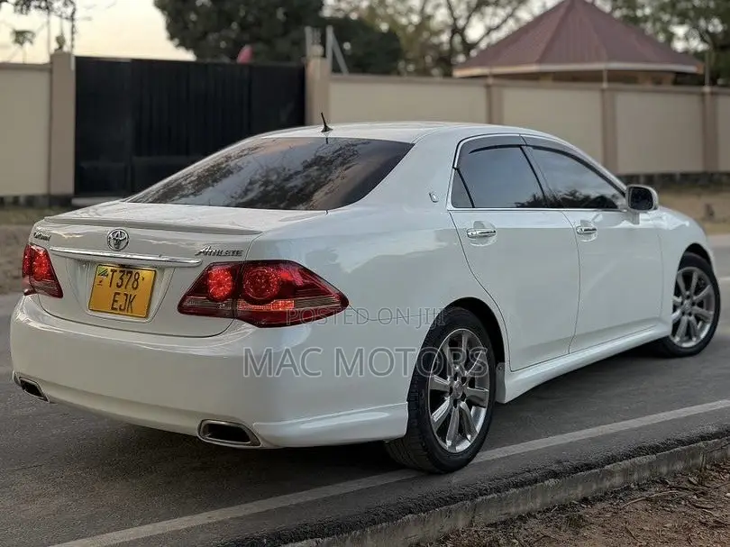 Toyota Crown 2009 White