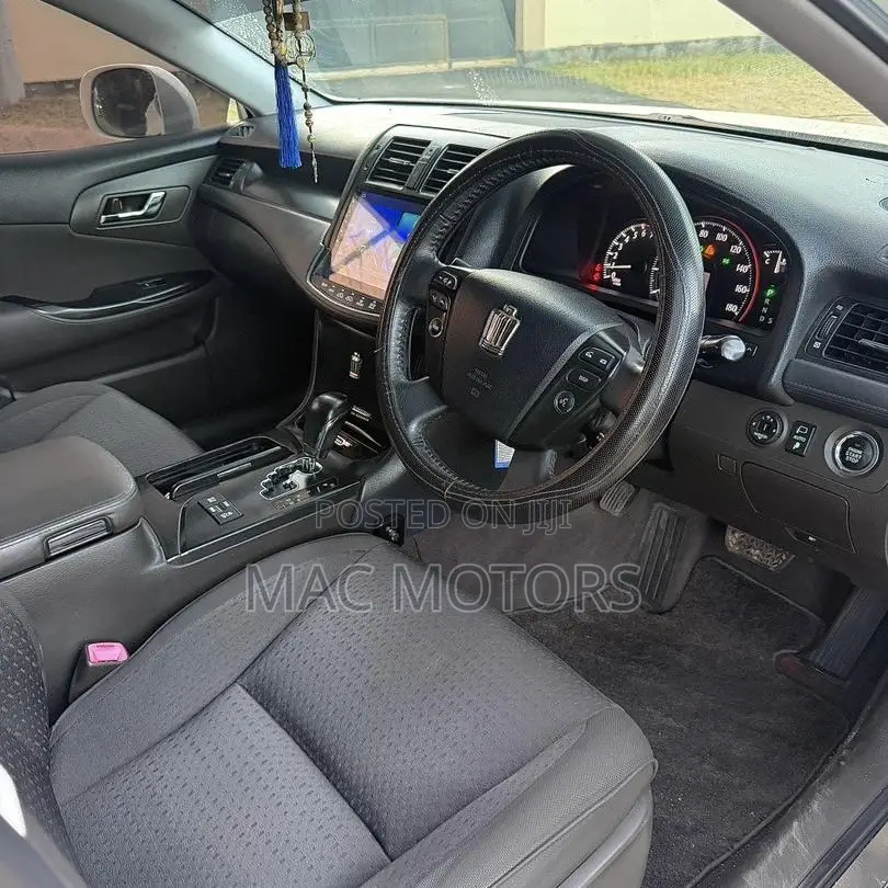 Toyota Crown 2009 White