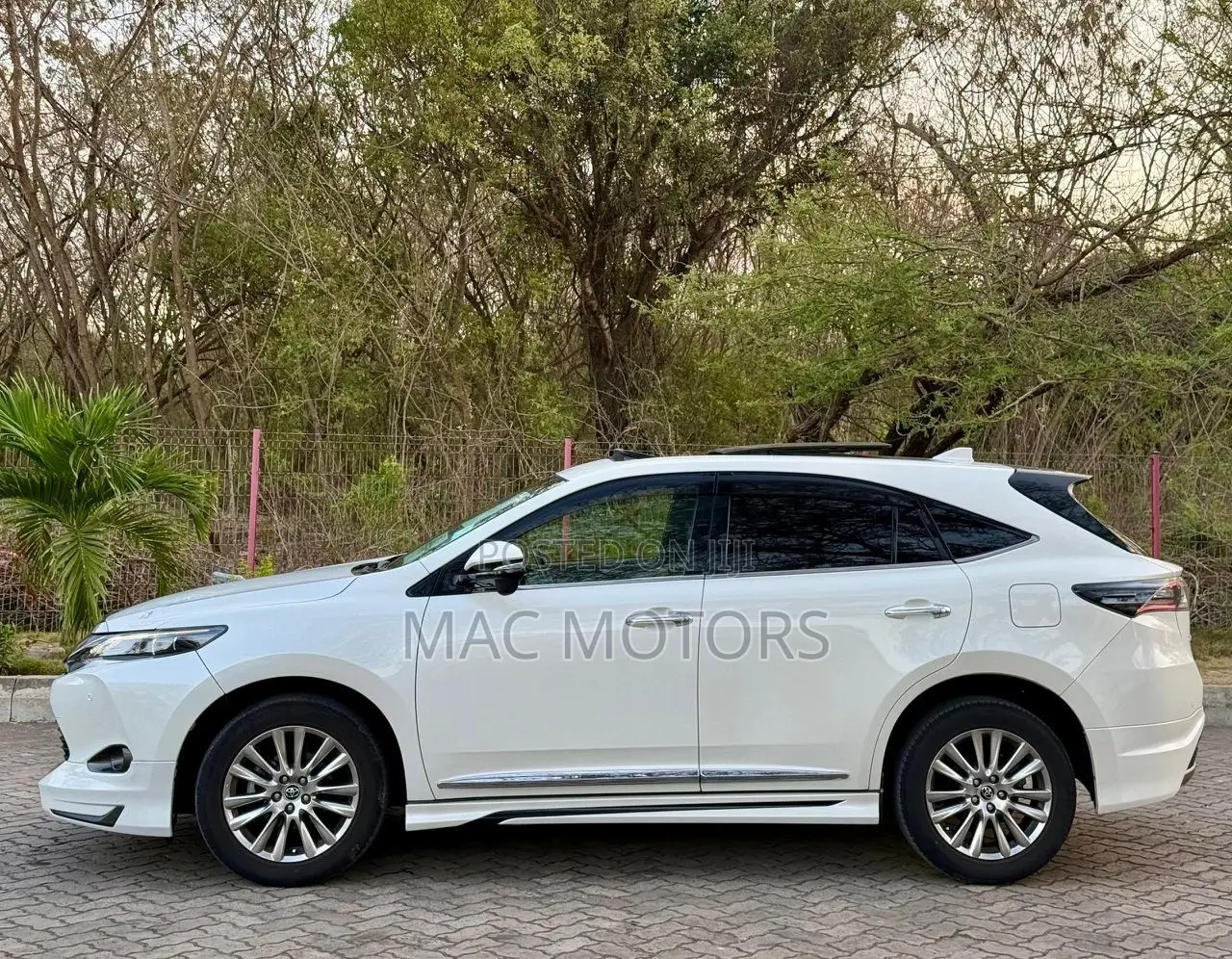 Toyota Harrier 2.0 2015 White