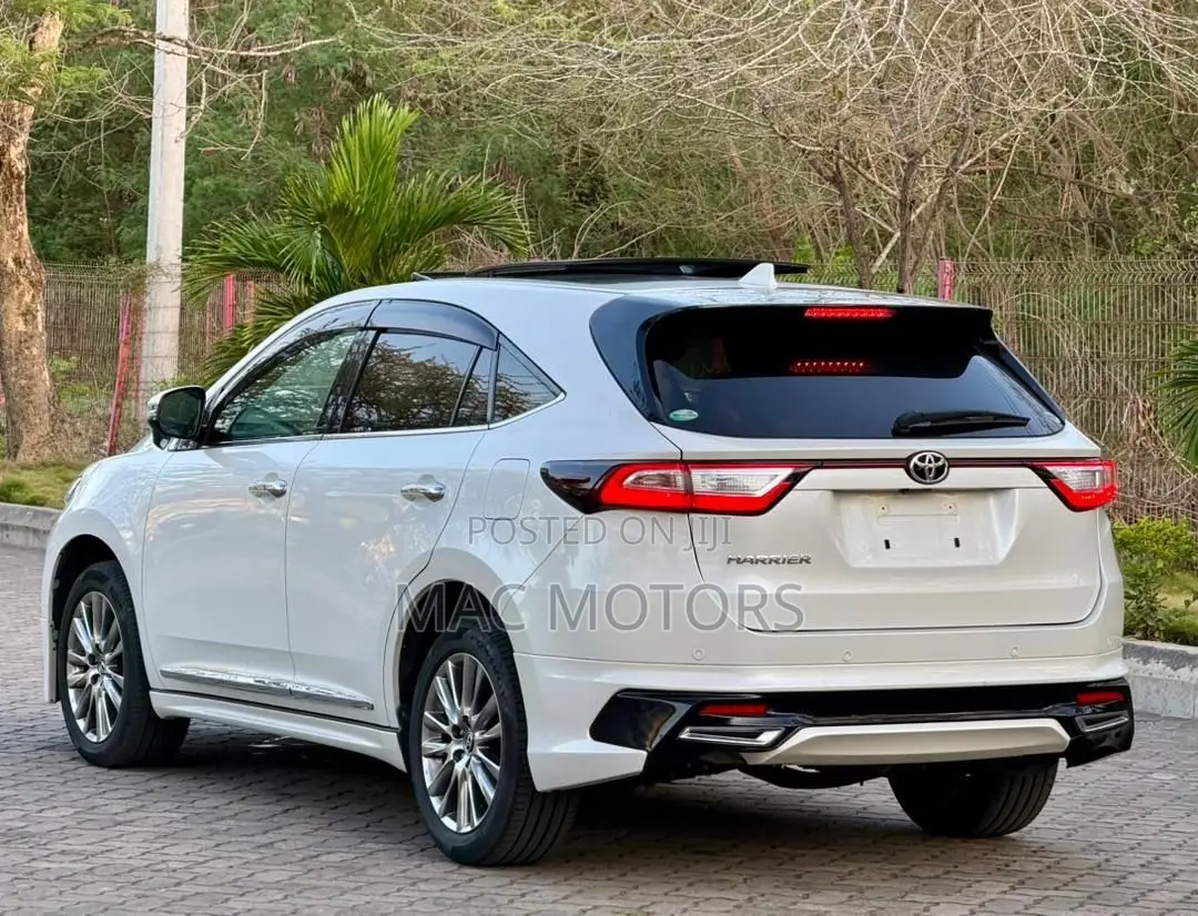 Toyota Harrier 2.0 2017 White