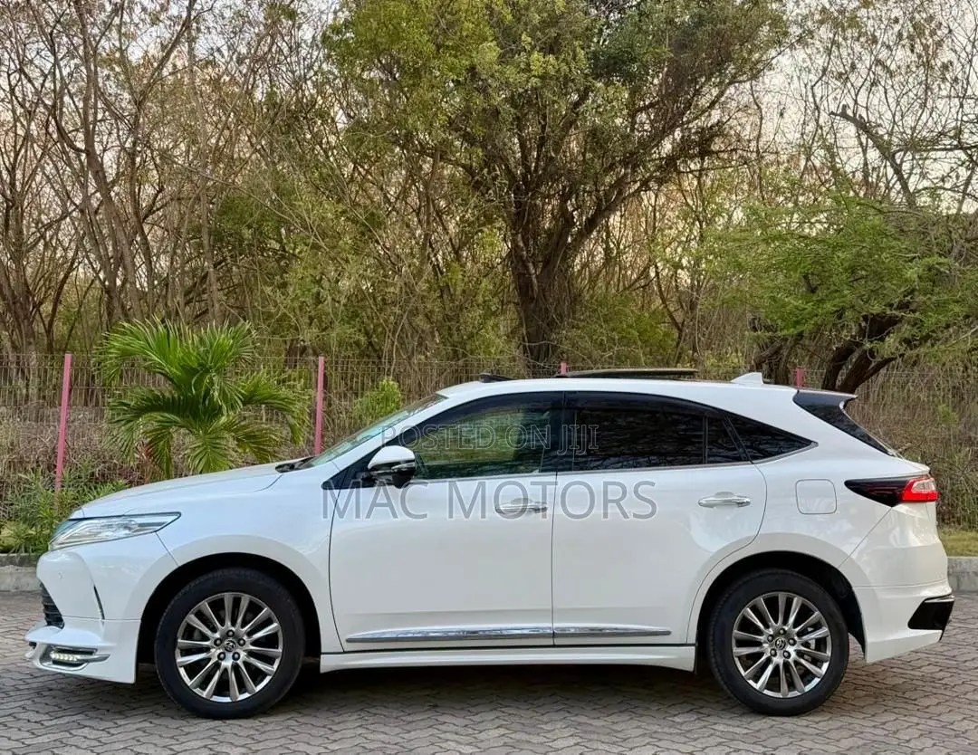 Toyota Harrier 2.0 2017 White