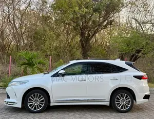 Toyota Harrier 2.0 2017 White