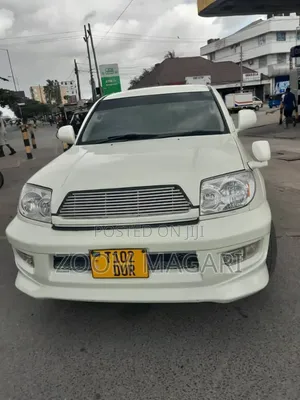 Toyota Hilux Surf 2000 White